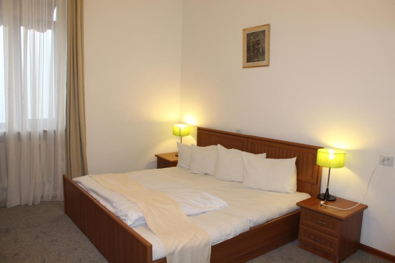 Diligence Hotel & Restaurant ดีลีจาน ภายนอก รูปภาพ