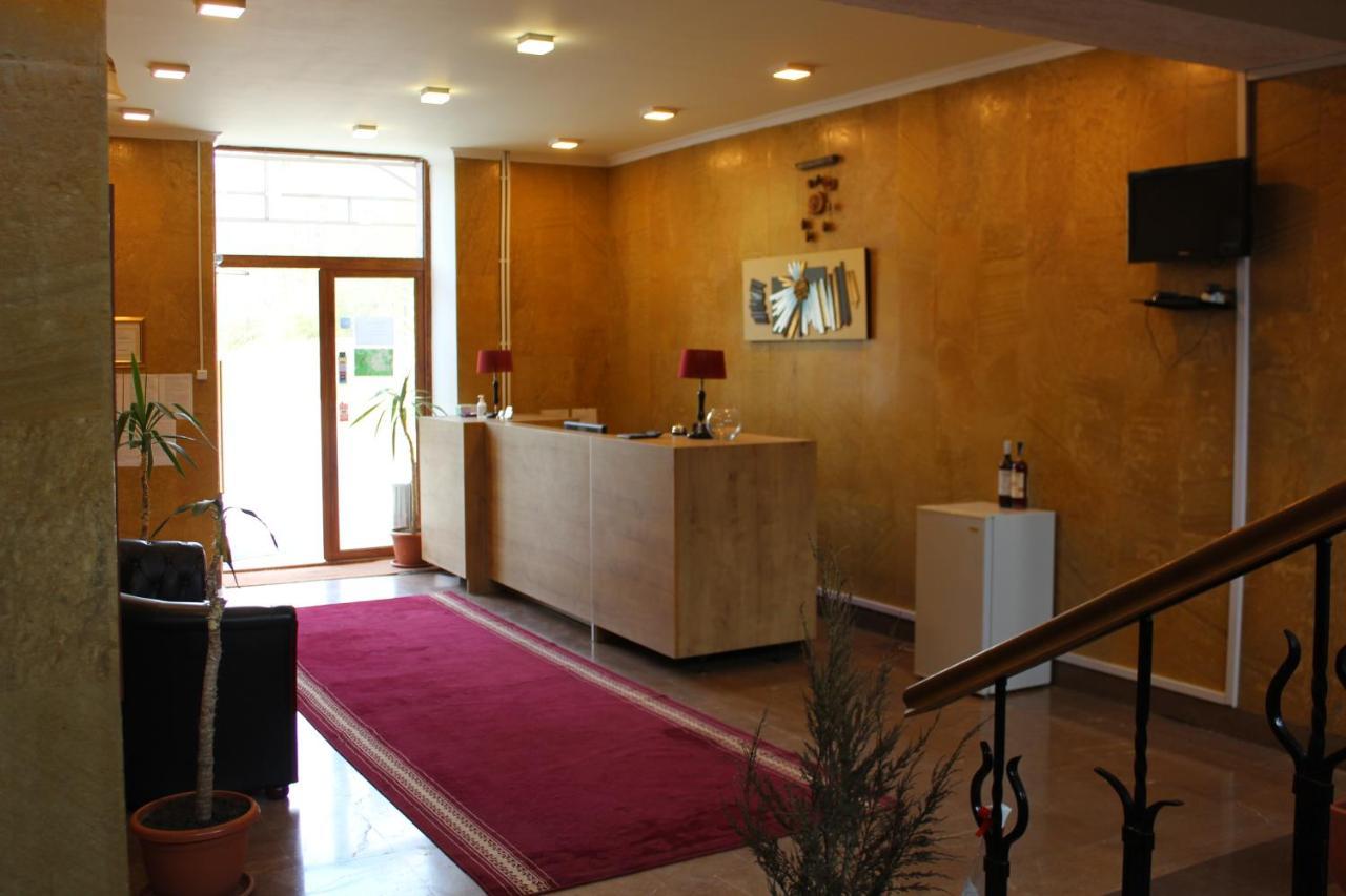Diligence Hotel & Restaurant ดีลีจาน ภายนอก รูปภาพ