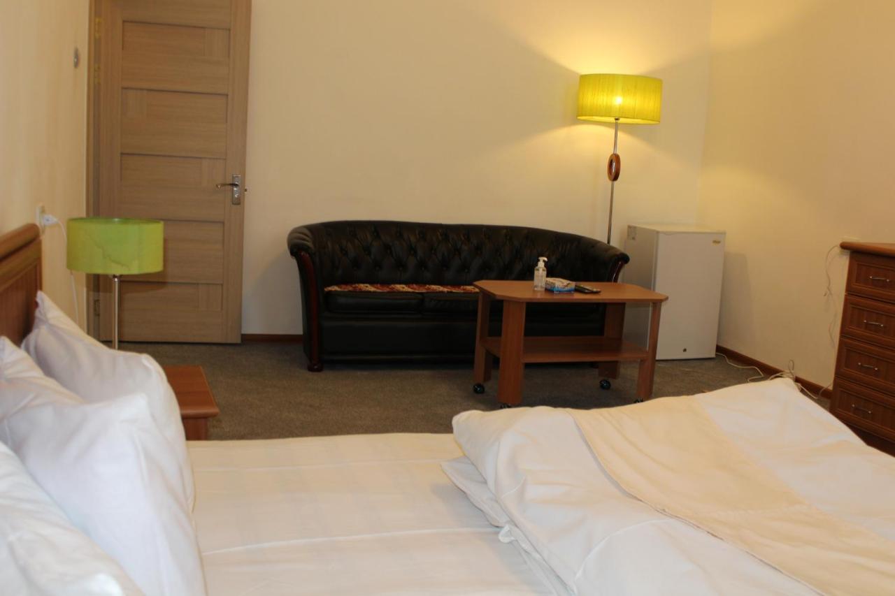 Diligence Hotel & Restaurant ดีลีจาน ภายนอก รูปภาพ