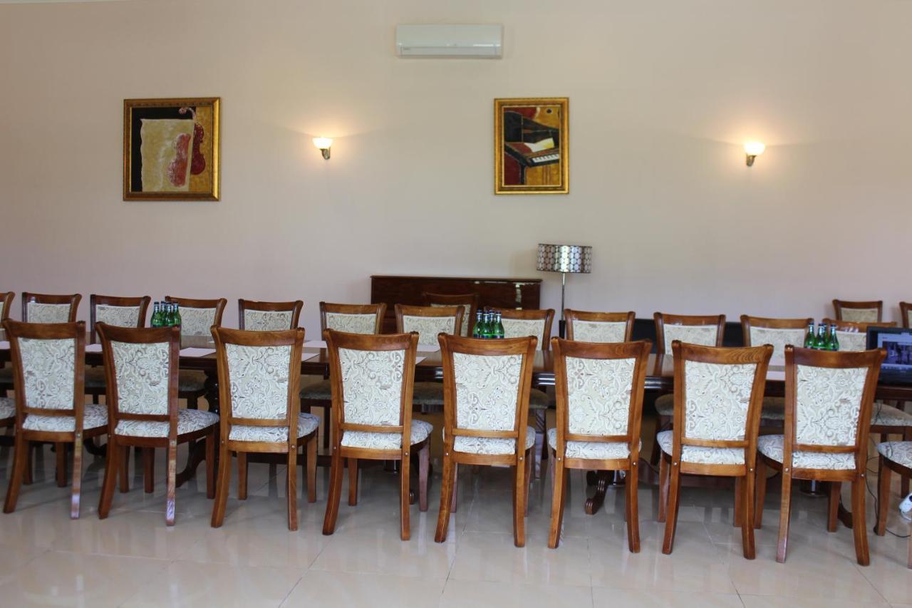 Diligence Hotel & Restaurant ดีลีจาน ภายนอก รูปภาพ