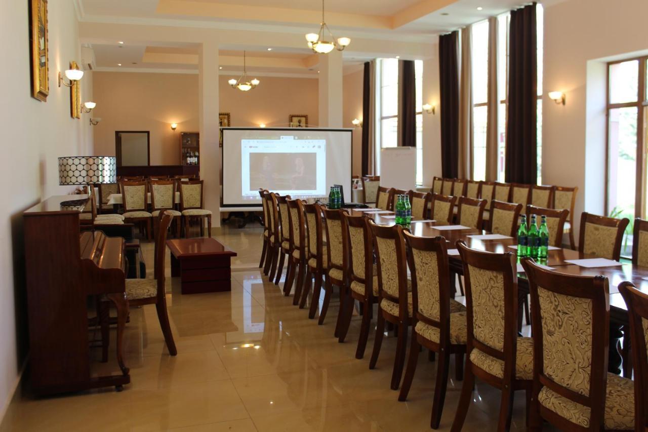 Diligence Hotel & Restaurant ดีลีจาน ภายนอก รูปภาพ