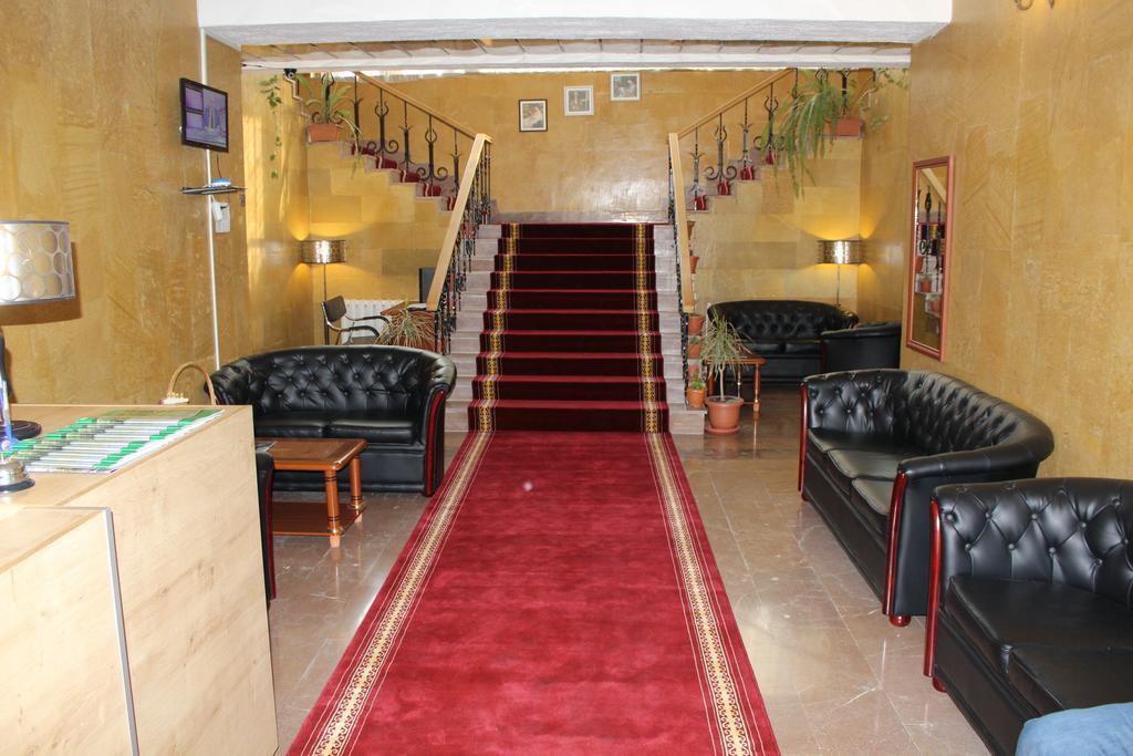 Diligence Hotel & Restaurant ดีลีจาน ภายนอก รูปภาพ
