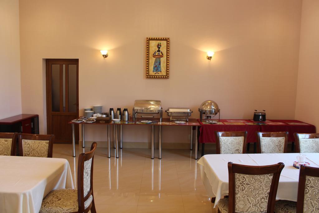 Diligence Hotel & Restaurant ดีลีจาน ภายนอก รูปภาพ