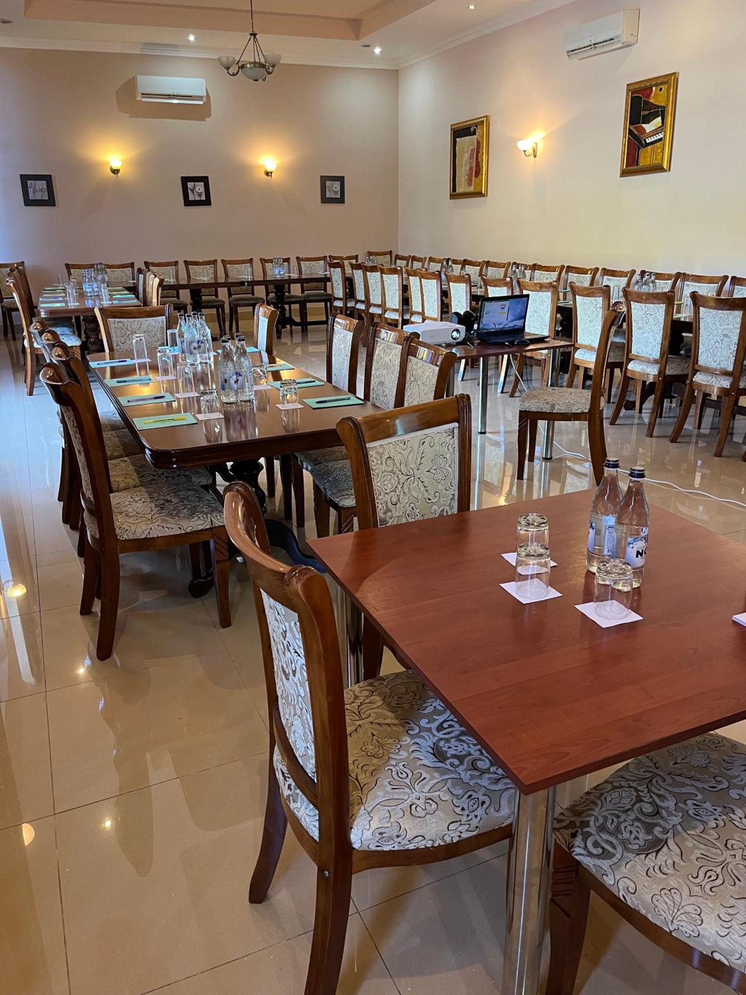 Diligence Hotel & Restaurant ดีลีจาน ภายนอก รูปภาพ