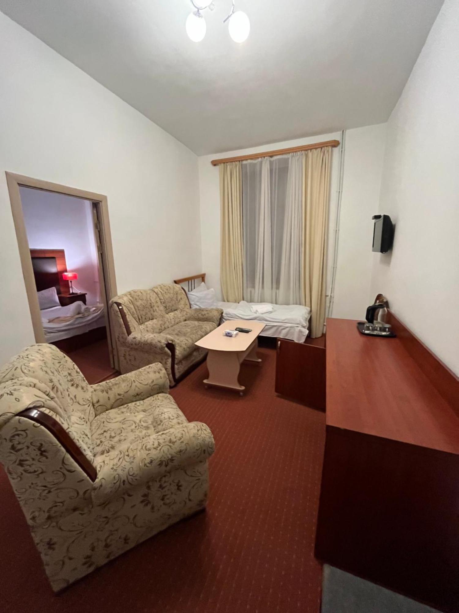 Diligence Hotel & Restaurant ดีลีจาน ภายนอก รูปภาพ